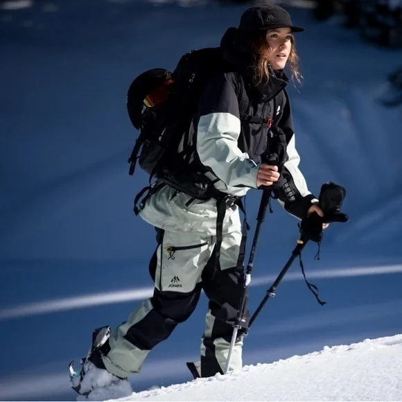 Jones β’ Womenβs Mountain MTN Surf Snowboard Ski Bibs Sage Green M NWT - Picture 1 of 14